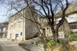 Stara kamena kuća sa otvorenim pogledom na more, Omiš, Haus