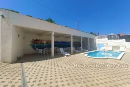 Apartmanska kuća s pogledom na more, Trogir, بيت