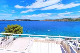 Kuća u prvom redu do mora, Šibenik, Casa