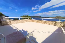 Kuća u prvom redu do mora, Šibenik, Casa