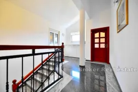 Vila prvi red do mora, Rogoznica, House