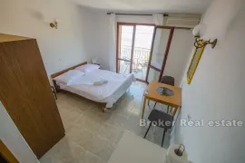 Apartmanska kuća s otvorenim pogledom na more, Omiš, Casa