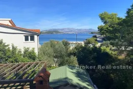 Apartmanska kuća s bazenom, drugi red od mora, Trogir, Casa