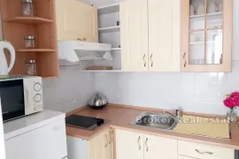 Apartmanska kuća s bazenom, drugi red od mora, Trogir, Casa