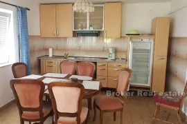 Apartmanska kuća s otvorenim pogledom na more, Omiš, بيت