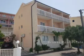 Apartmanska kuća s otvorenim pogledom na more, Omiš, بيت