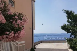 Apartmanska kuća s otvorenim pogledom na more, Omiš, بيت