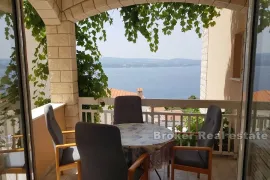 Apartmanska kuća s otvorenim pogledom na more, Omiš, بيت