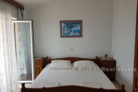 Apartmanska kuća s otvorenim pogledom na more, Omiš, بيت