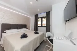 Moderan apartman s bazenom, Trogir, Stan