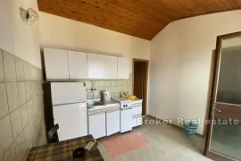 Apartmanska kuća s otvorenim pogledom na more, Omiš, Famiglia