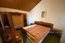 Apartmanska kuća s otvorenim pogledom na more, Omiš, Famiglia