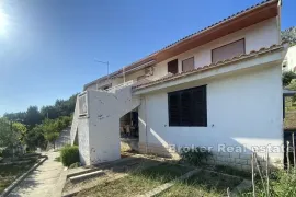 Apartmanska kuća s otvorenim pogledom na more, Omiš, Famiglia