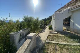 Apartmanska kuća s otvorenim pogledom na more, Omiš, Famiglia