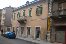 Velika kuća na 500 m2, na prodaju, Knin, Casa