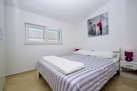 Apartmanska kuća, prvi red do mora, Šibenik, Haus