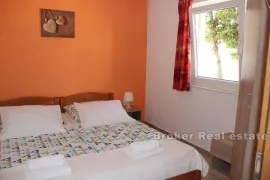 Apartmanska kuća s pogledom na more, Rogoznica, Haus