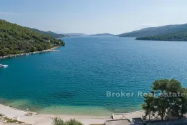 Kuća u drugom redu do mora, Marina, بيت