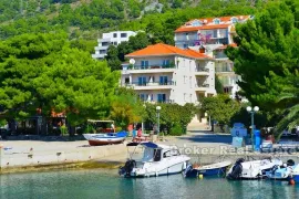 Apartmanska kuća prvi red do mora, Makarska, Maison