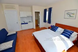 Apartmanska kuća prvi red do mora, Makarska, Maison