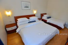 Apartmanska kuća prvi red do mora, Makarska, Maison