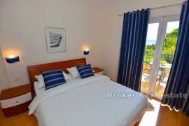 Apartmanska kuća prvi red do mora, Makarska, Maison