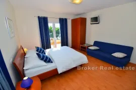 Apartmanska kuća prvi red do mora, Makarska, Maison