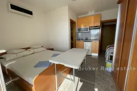 Apartmanska kuća s pogledom na more, Omiš, Ev