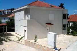 Vila od 280m2 na parceli od 521m2, na prodaju, Trogir, بيت