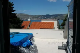 Vila od 280m2 na parceli od 521m2, na prodaju, Trogir, بيت