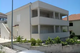 Vila od 280m2 na parceli od 521m2, na prodaju, Trogir, بيت