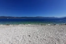 Prostrano građevno zemljište u drugom redu uz more, Trogir, Land