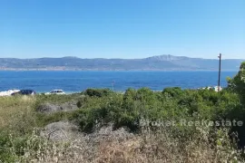 Prostrano građevno zemljište u drugom redu uz more, Trogir, Land