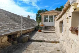 Kamene kuće s pogledom na more, Omiš, Casa