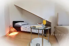 Apartmanska kuća sa bazenom, Rogoznica, Ev