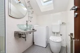 Apartmanska kuća sa bazenom, Rogoznica, Ev