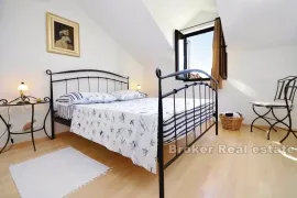 Apartmanska kuća sa bazenom, Rogoznica, Ev