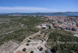 Prostrano građevinsko zemljište s pogledom na more, Lanišće, Tierra