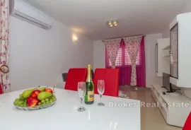 Predivna apartmanska kuća smještena u centru, Lanišće, Casa