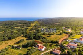 Građevinsko zemljište sa pogledom na more 1071m2-Peruški, Marčana, Land