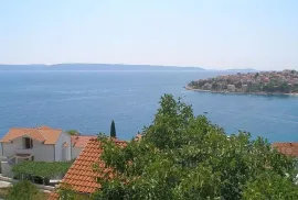 Samostojeća kuća s vrtom, na prodaju, Trogir, Maison