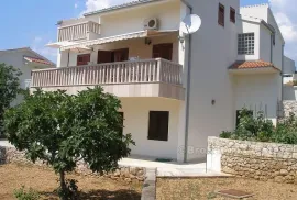 Samostojeća kuća s vrtom, na prodaju, Trogir, Maison