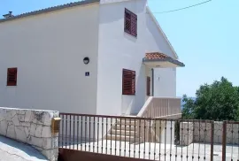 Samostojeća kuća s vrtom, na prodaju, Trogir, Maison