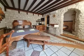 Autohtona dalmatinska kuća s pogledom na more, Trogir, House