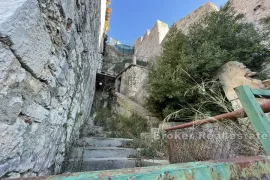 Kamena kuća s pogledom na more, Šibenik, Ev