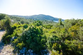 Građevinsko zemljište s otvorenim pogledom na more, Korčula, Γη