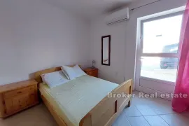 Apartmanska kuća s pogledom na more, Rogoznica, Σπίτι