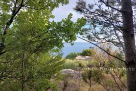 Građevinsko zemljište s pogledom na more, Omiš, Terreno