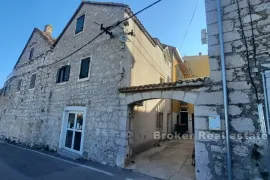 Kamena kuća s pogledom na more, Šibenik, Famiglia