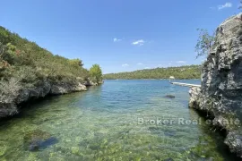 Poljoprivredno zemljište prvi red do mora, Šibenik, Terrain